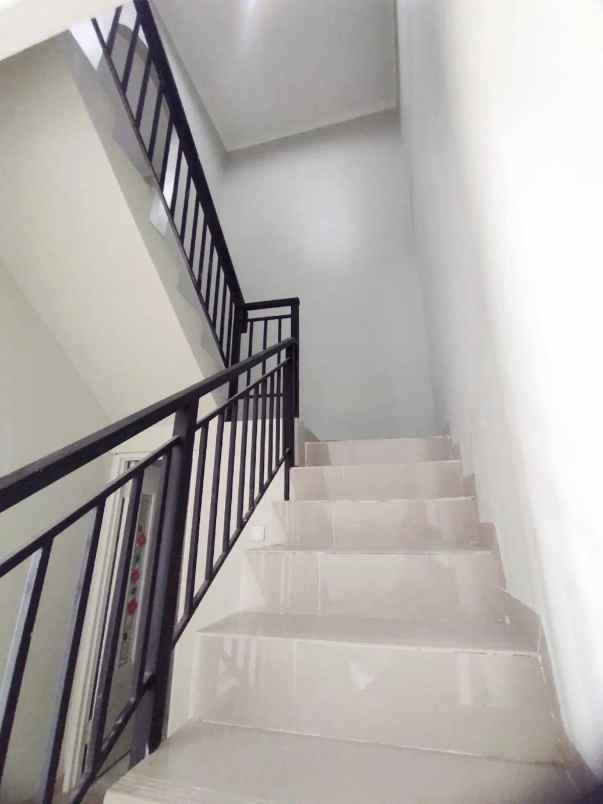 rumah 2 lantai di cilodong depok dp suka suka