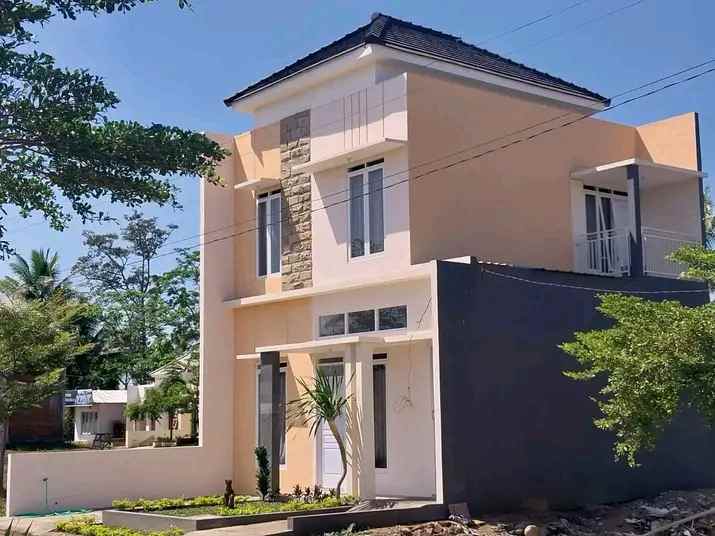 rumah 2 lantai harga terjangkau di malang