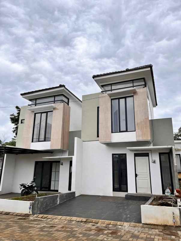 rumah 2 lantai lokasi dekat exit tol malang