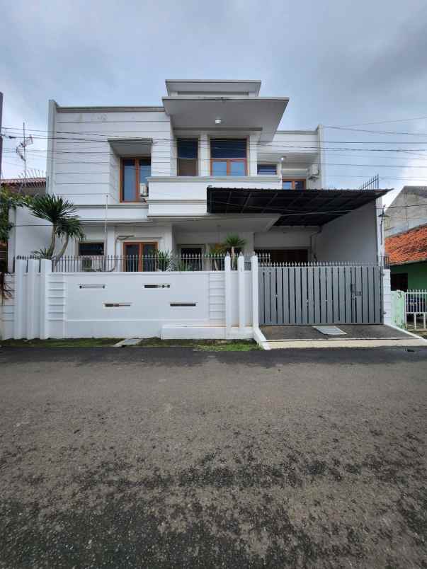 Rumah 2 Lantai Lokasi Strategis Tebet Timur 0783