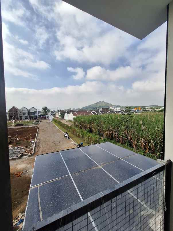 rumah 2 lantai minimalis dp 5 juta lokasi di singosari