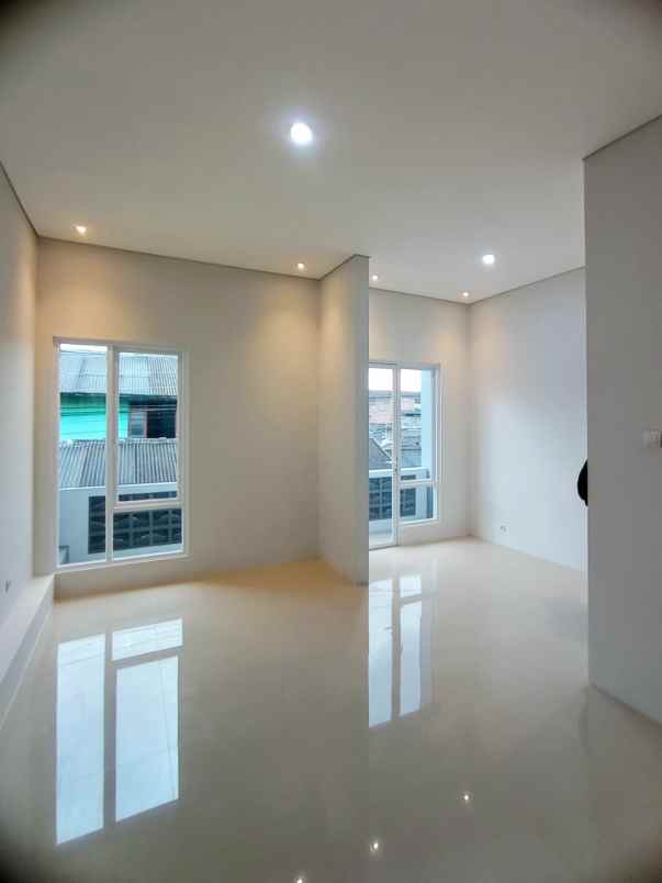 rumah 2 lantai minomartani dekat rs condong catur