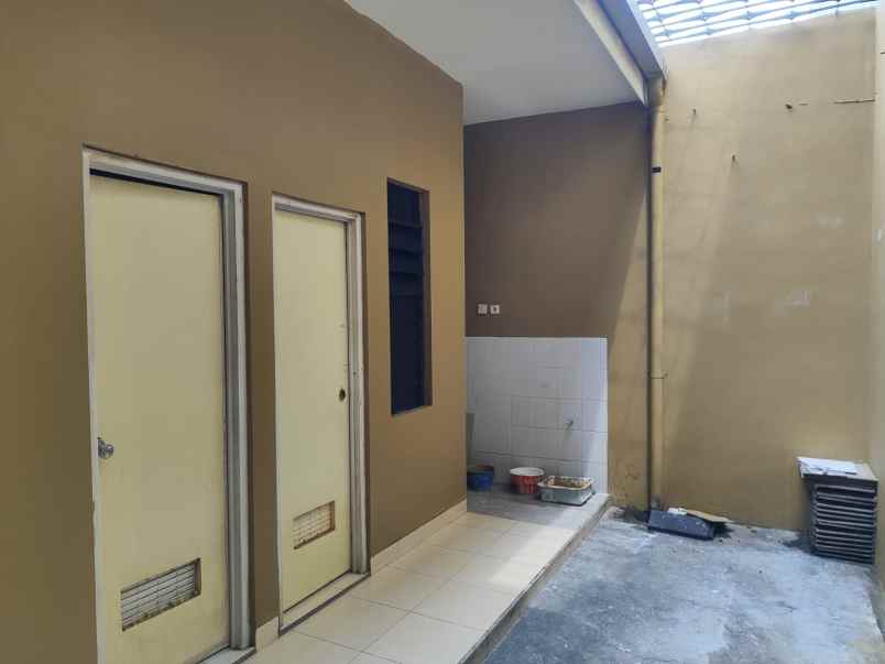 rumah 2 lantai ngagel one gate sistem minimal 2 tahun