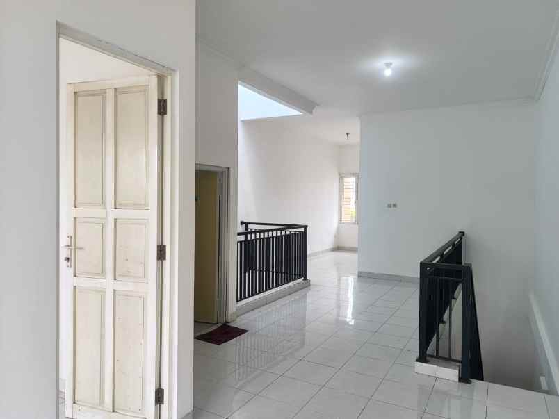 rumah 2 lantai ngagel one gate sistem minimal 2 tahun