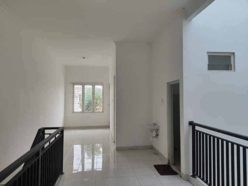 rumah 2 lantai ngagel one gate sistem minimal 2 tahun