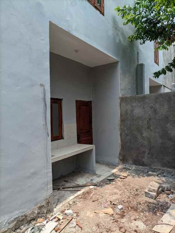 rumah 2 lantai seharga 1 lantai emang ada