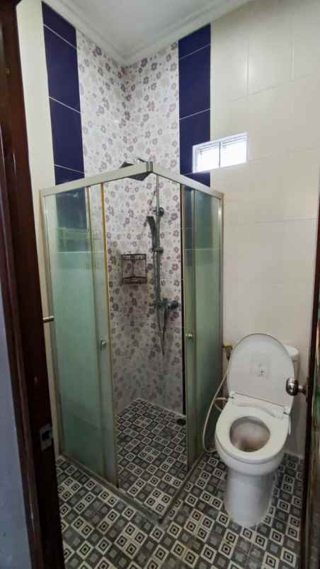 rumah 2 lantai siap huni semi furnished di condet