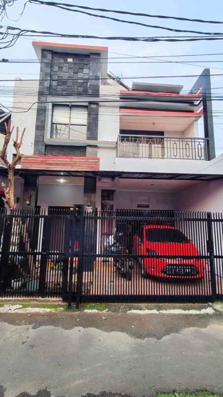 rumah 2 lantai siap huni semi furnished di condet