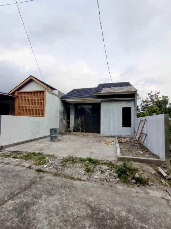 rumah baru dekat ngebo timur gentan kaliurang km 10