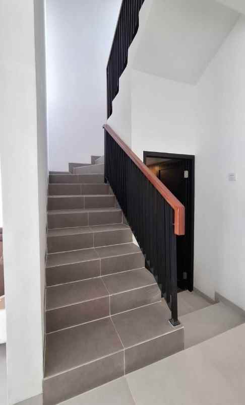 rumah baru design modern di pondok cabe tangsel