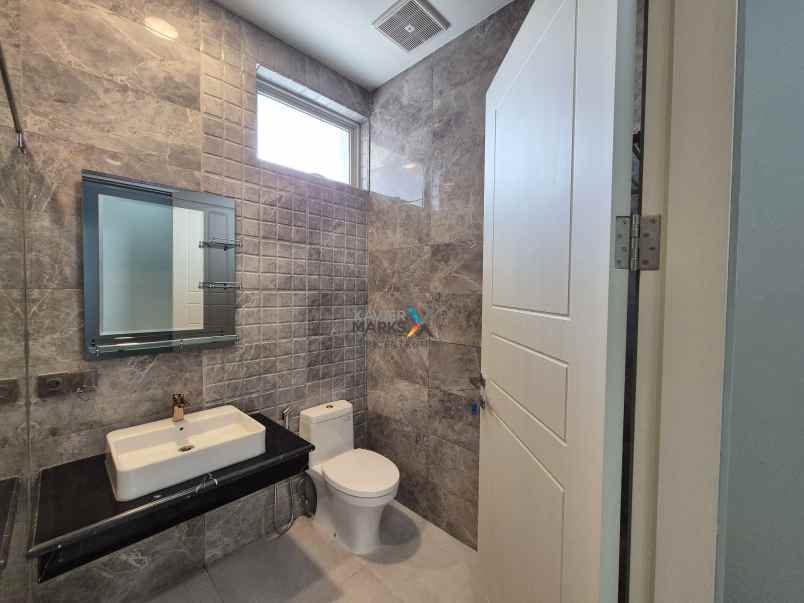 rumah baru full marmer di puri galaxy araya surabaya