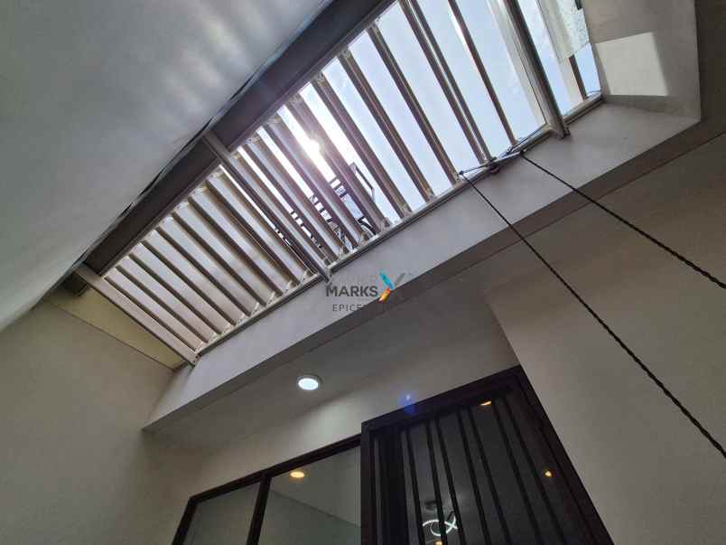 rumah baru full marmer di puri galaxy araya surabaya