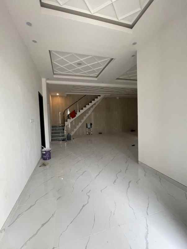 rumah baru manyar kertoadi surabaya timur lt 200m2