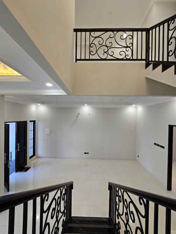 rumah baru modern classic siap huni di duren sawit