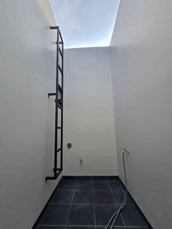 rumah baru modern classic siap huni di duren sawit