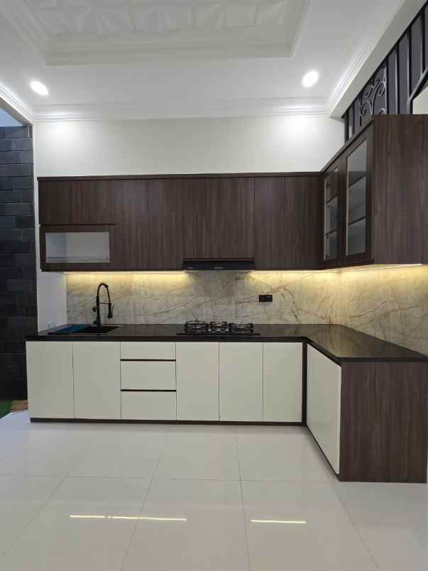 rumah baru modern classic siap huni di duren sawit