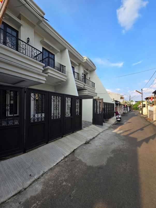 rumah baru modern classic siap huni di duren sawit