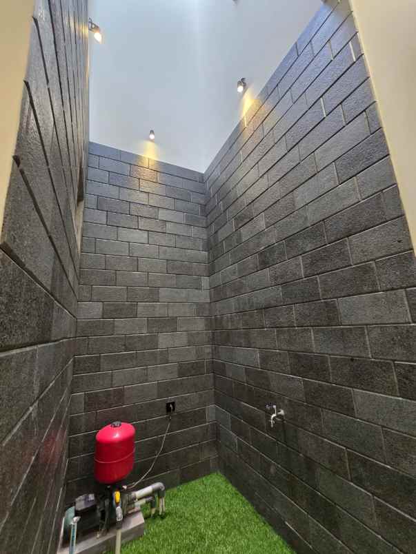 rumah baru modern classic siap huni di duren sawit