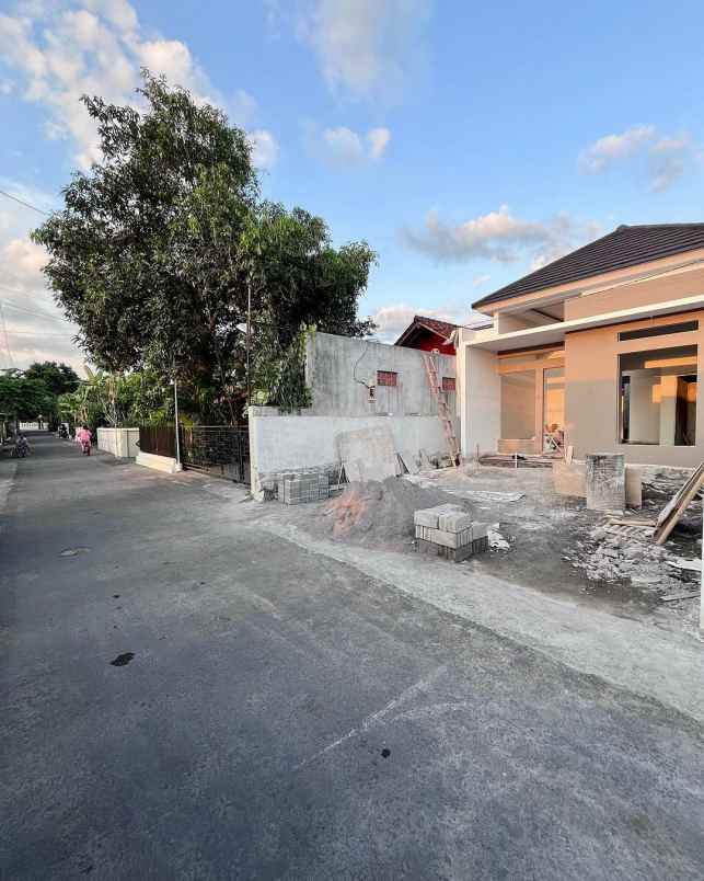 rumah baru modern dekat polsek berbah sleman