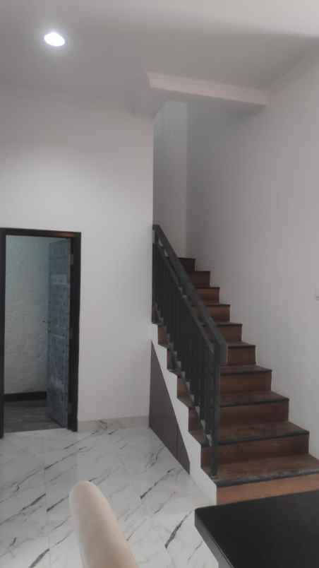 rumah baru town house di jatiwaringin