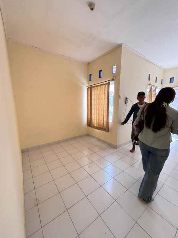 rumah berada di dalam perumahan di srambitan bantul