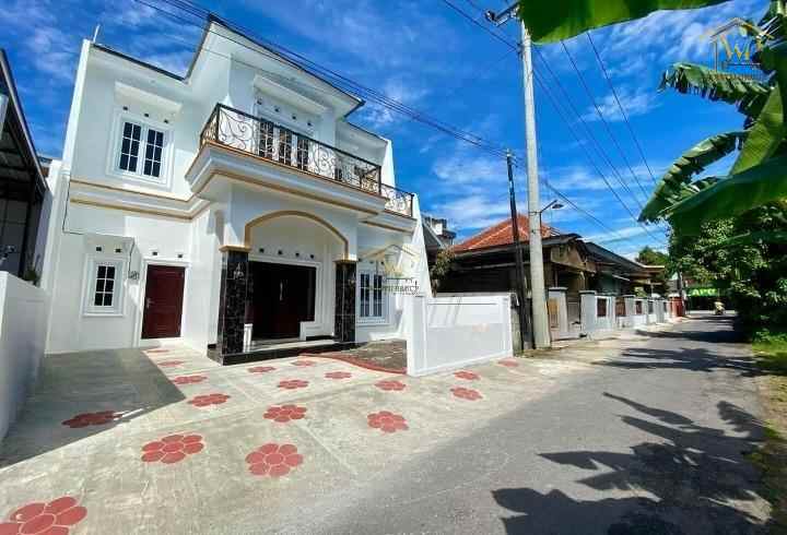 rumah cantik siap huni 8 menit jec 2 lantai