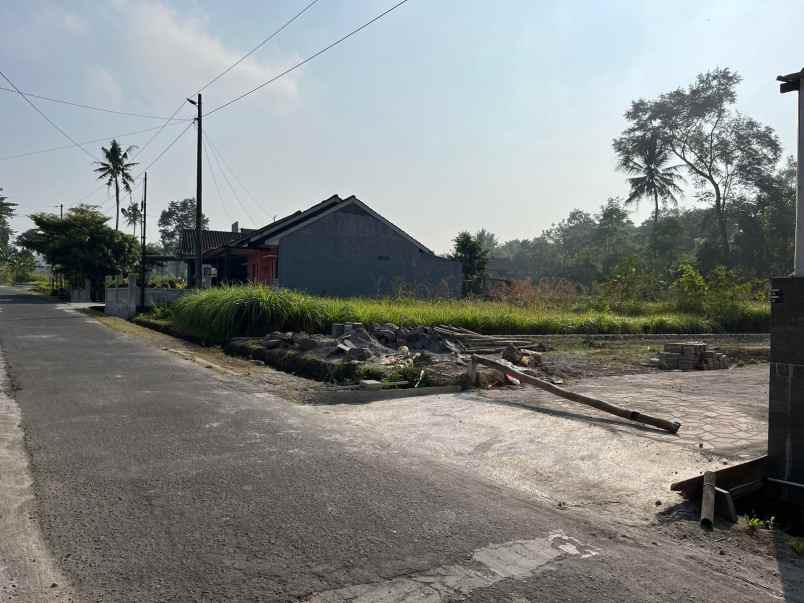 rumah cantik tanah luas di ngemplak sleman