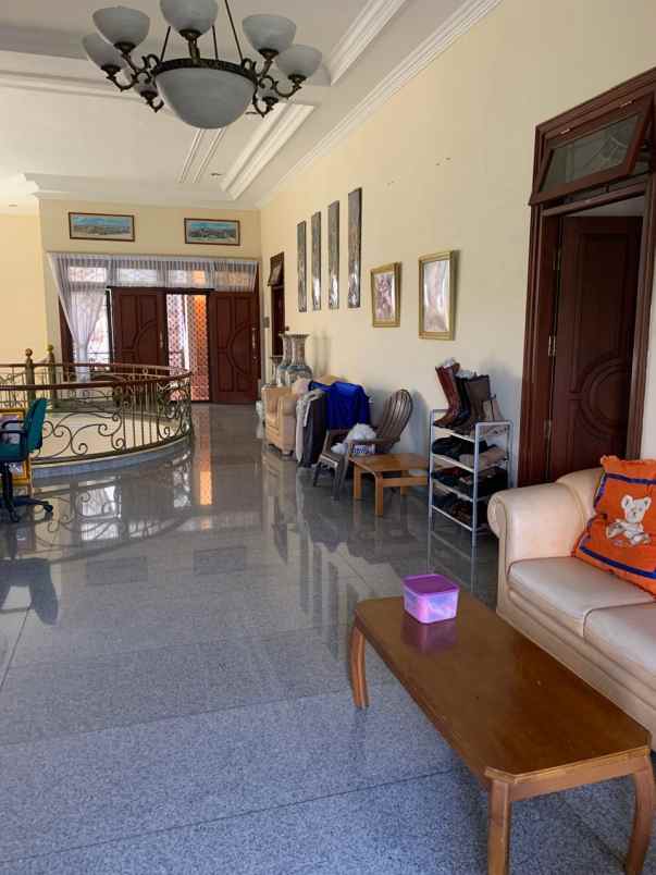 rumah classic pakuwon city villa royal surabaya