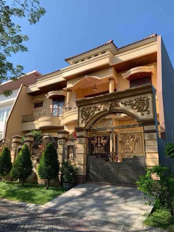 rumah classic pakuwon city villa royal surabaya