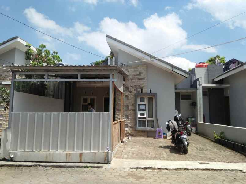 rumah cluster karyawangi 1 lantai lokasi strategis shm