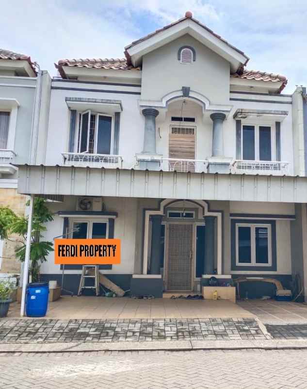 rumah dalam cluster perumahan raffles hills cibubur