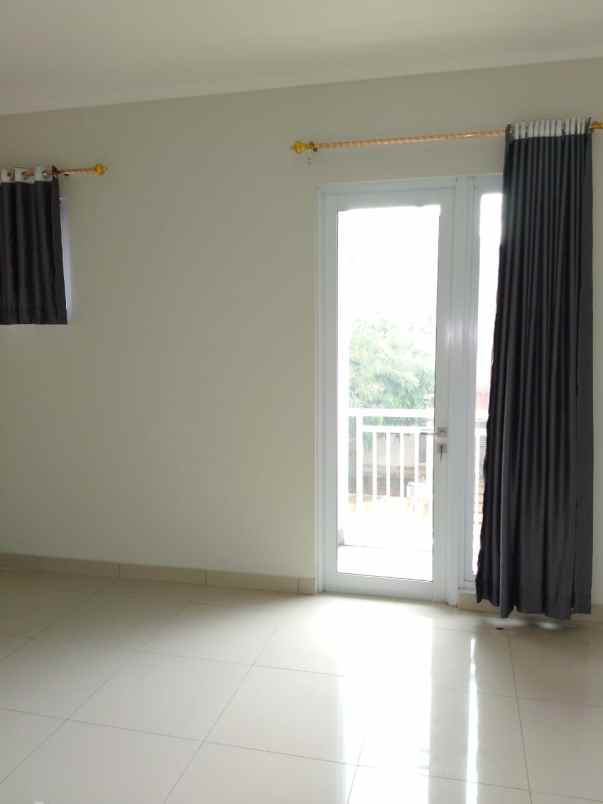 rumah dekat mall di cluster bluebell summarecon bekasi