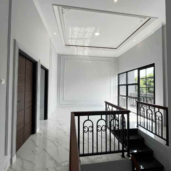 rumah design clasic 2 lantai pertama di maguwoharjo