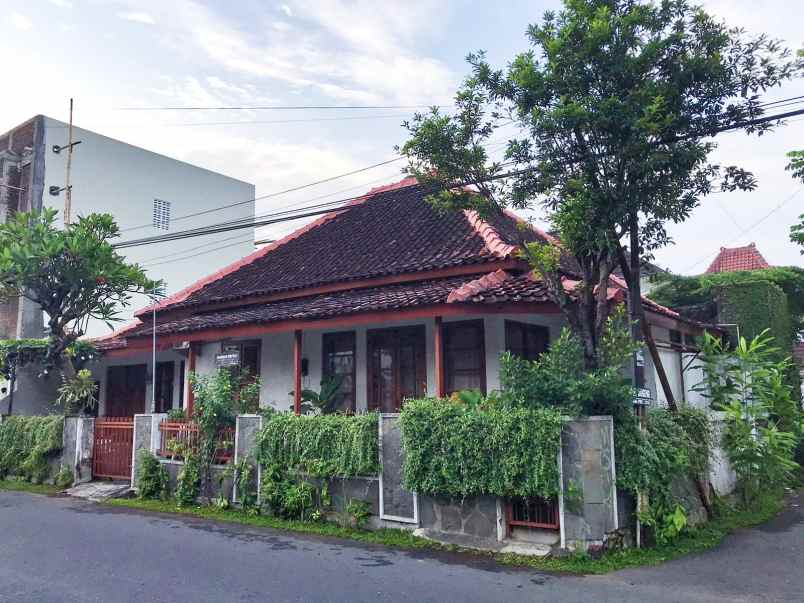 rumah di pinggir jalan raya surokarsan tamansiswa