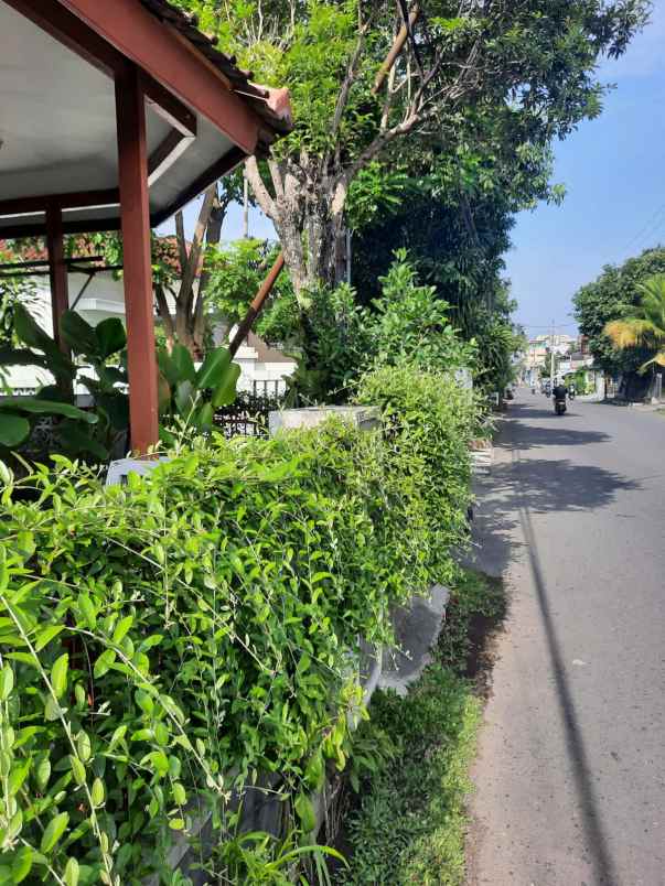 rumah di pinggir jalan raya surokarsan tamansiswa