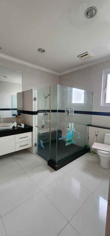 rumah dijual di setiabudi ada kolam