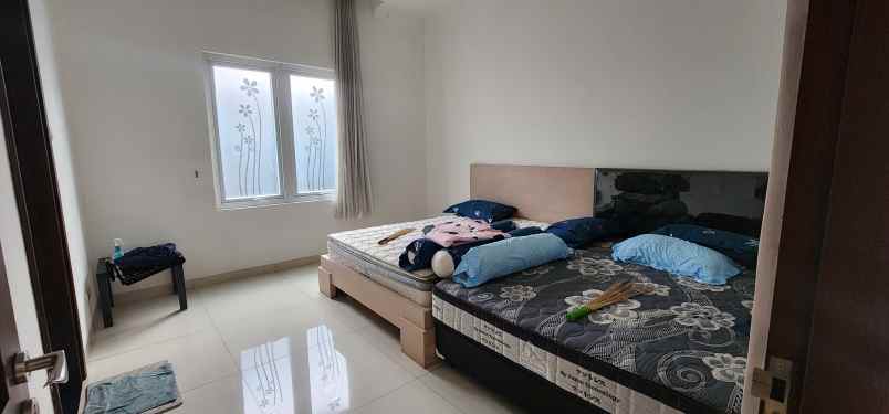 rumah dijual di setiabudi ada kolam