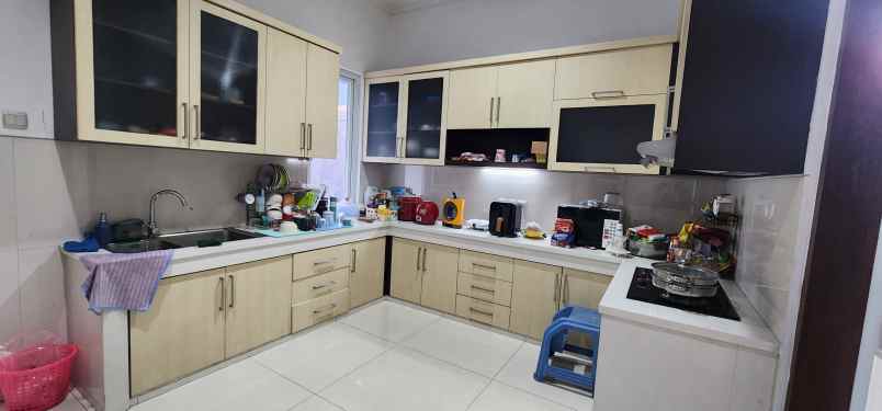 rumah dijual di setiabudi ada kolam