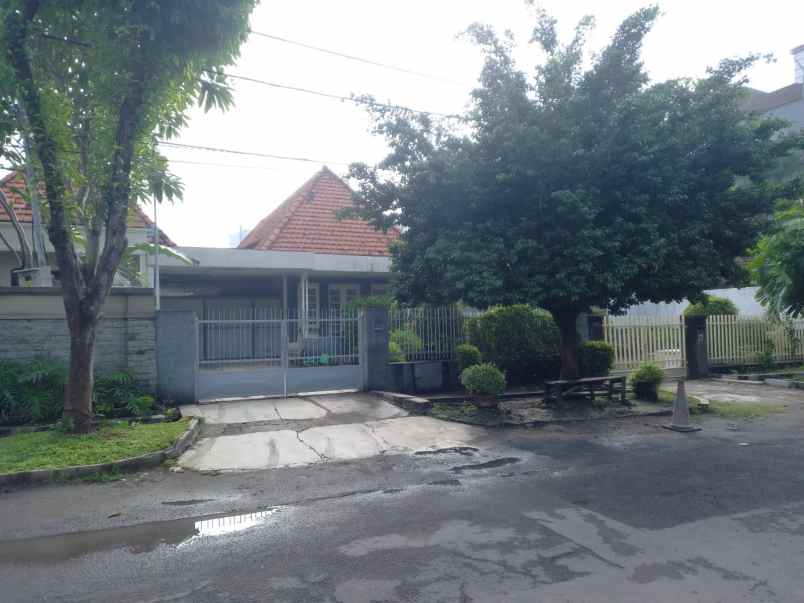 rumah disewakan untung suropati surabaya pusat