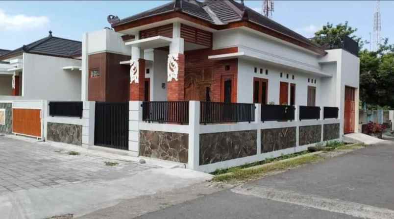 rumah eksklusif semi homestay daerah prambanan