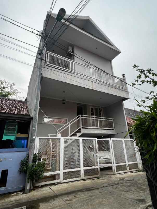 rumah estetik jakarta timur jual cepat