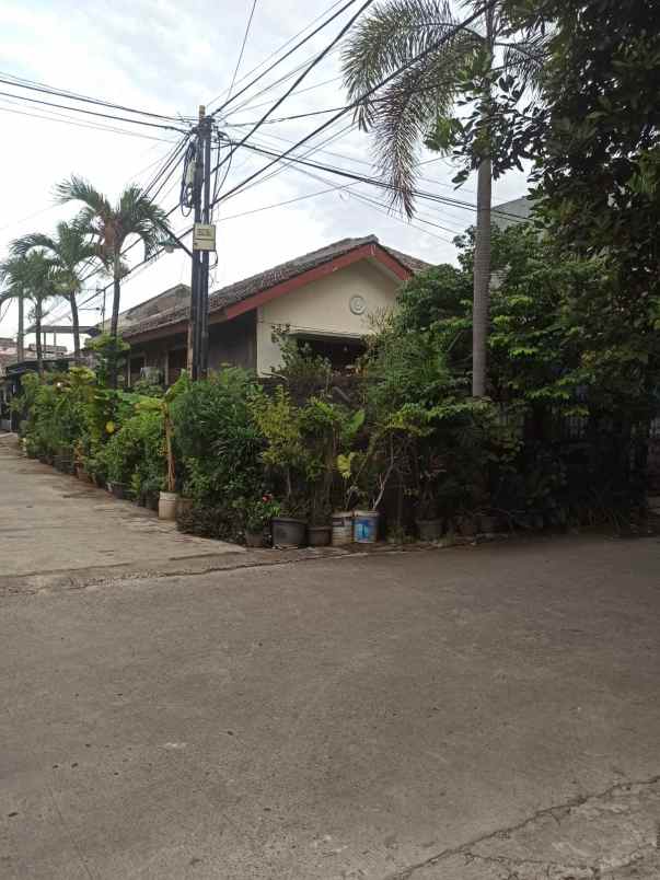 rumah hoek di pondok pekayon indah bekasi selatan