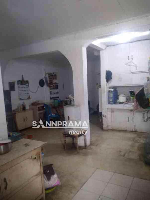 rumah hook tanah luas di perumnas beji depok elinda