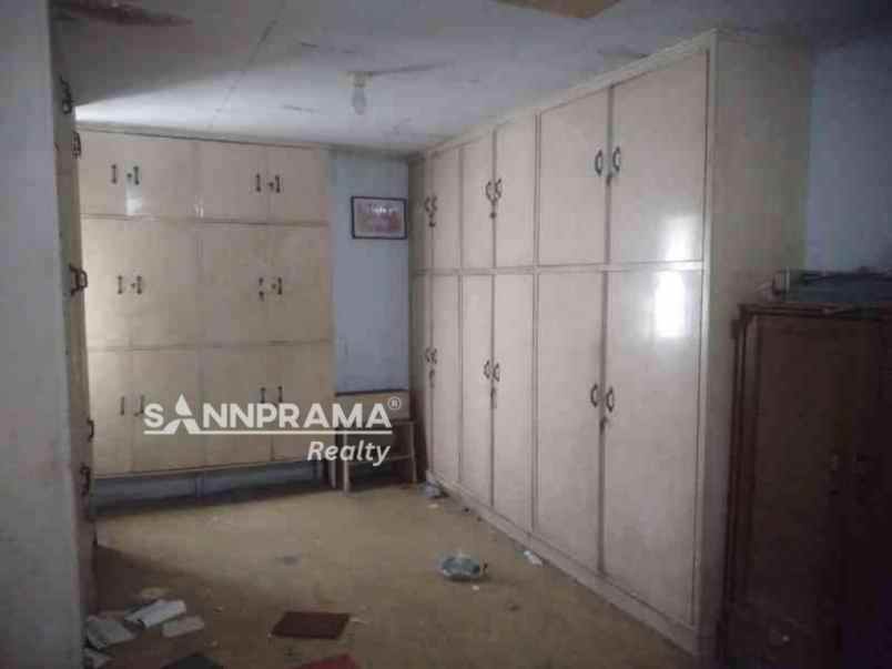 rumah hook tanah luas di perumnas beji depok elinda