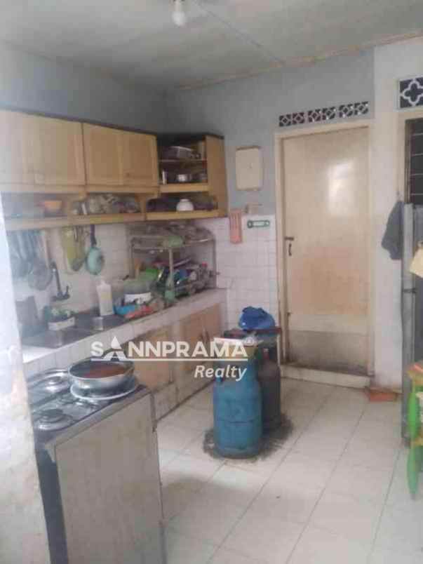 rumah hook tanah luas di perumnas beji depok elinda