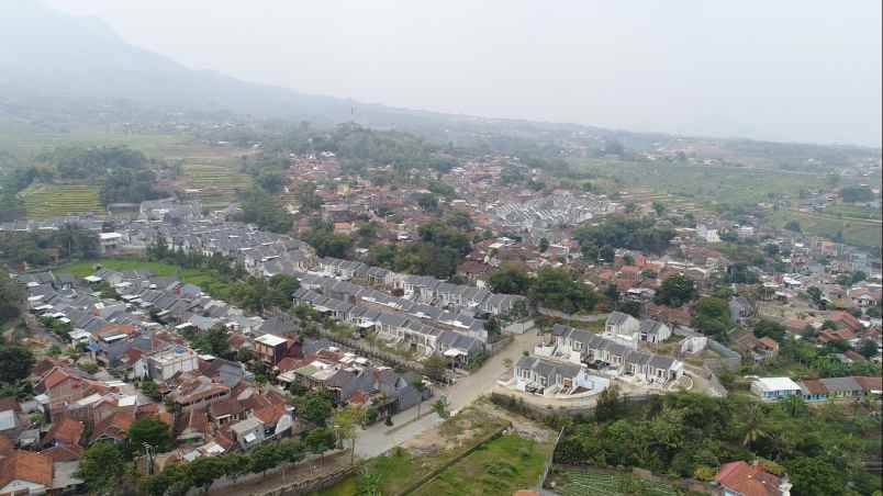 rumah jl nagrog pasanggrahan kec