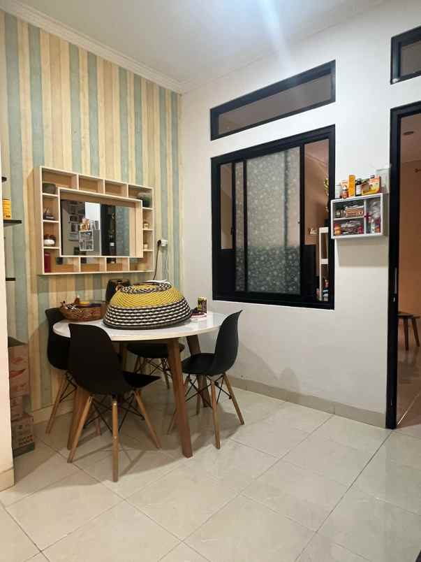 rumah komplek cihanjuang row jalan besar siap huni