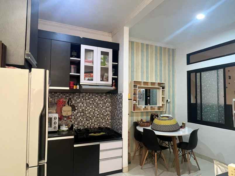 rumah komplek cihanjuang row jalan besar siap huni