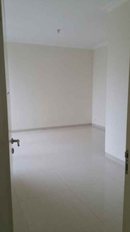 rumah long beach pakuwon city surabaya 3m an murah