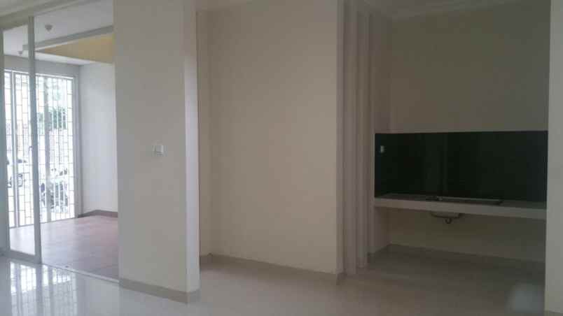 rumah long beach pakuwon city surabaya 3m an murah